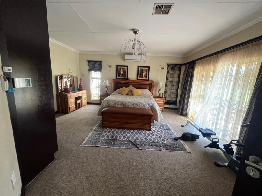 5 Bedroom Property for Sale in Christiana North West